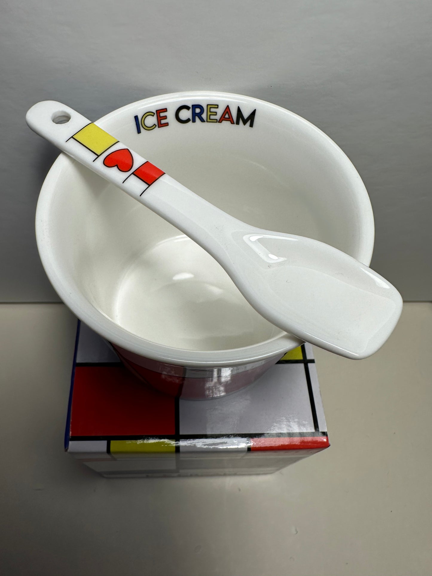 Mondrial ice cream cup