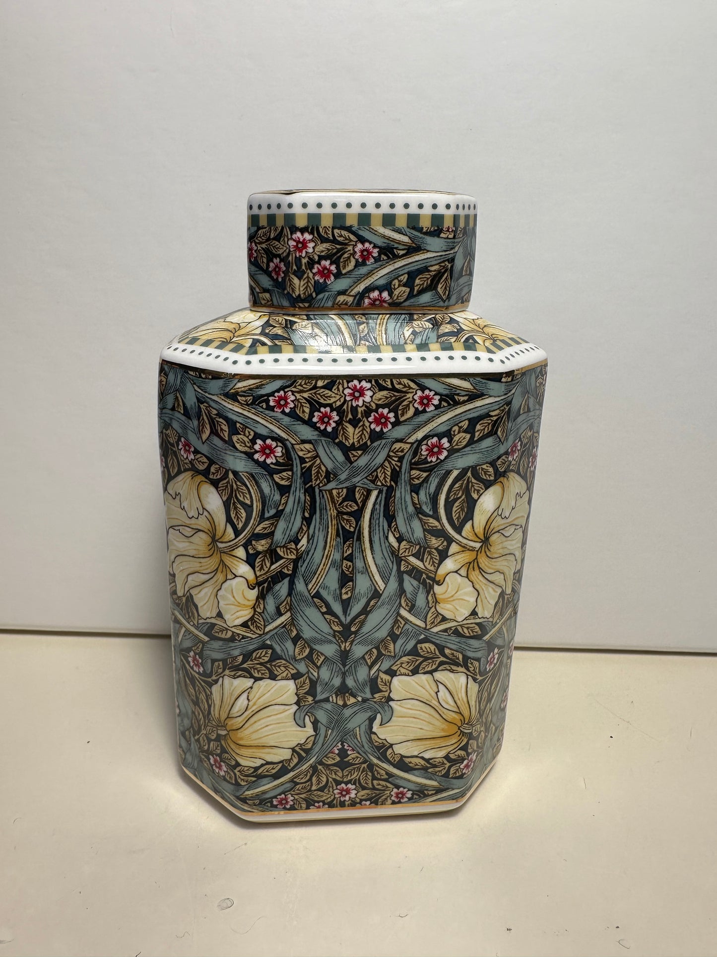 William Morris fragrance diffuser