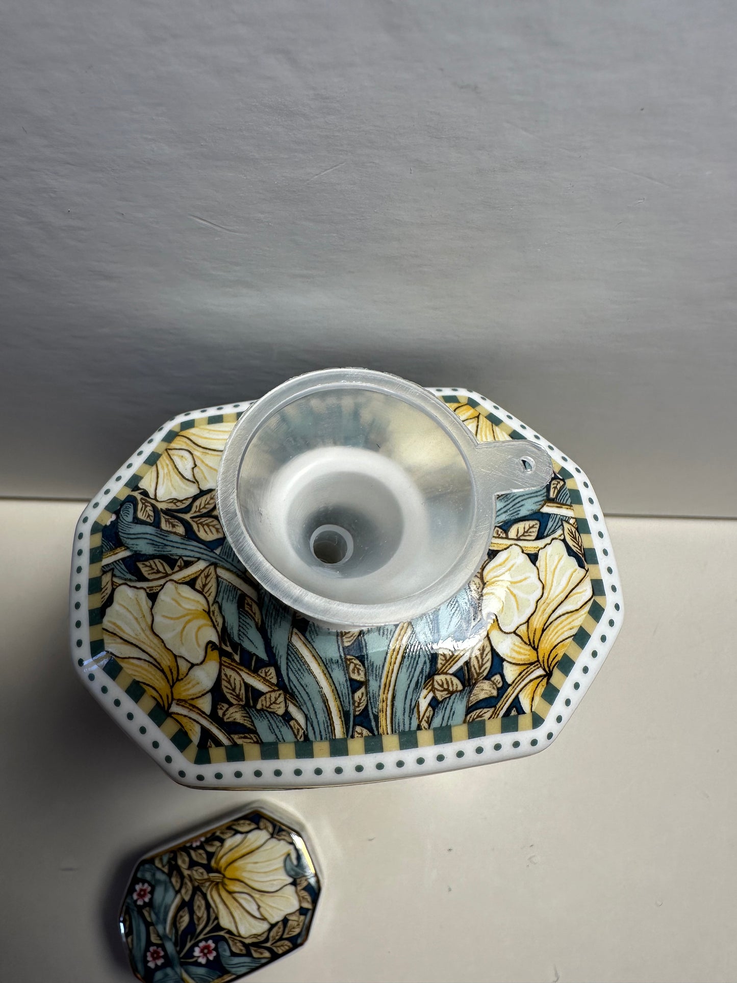 William Morris fragrance diffuser